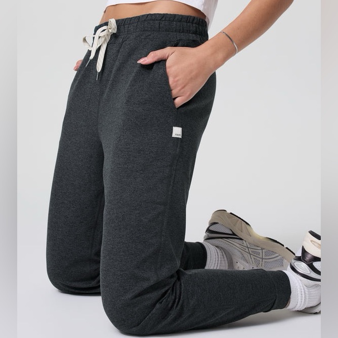 Vuori Dreamknit Performance Joggers Gray Charcoal Heather Ladies Small